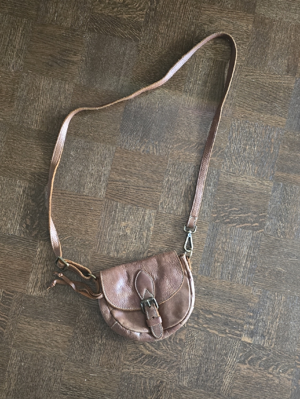 Vintage Women's Roots Leather Crossbody Saddle Bag in Brown